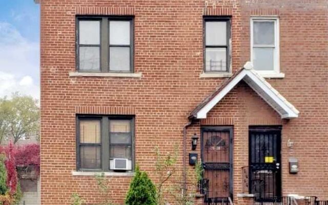 35-28 Crescent St, Astoria, NY 11106