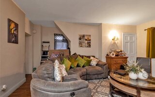35-38 104th St, Corona, NY 11368