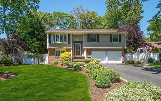 35 40th St, Islip, NY 11751