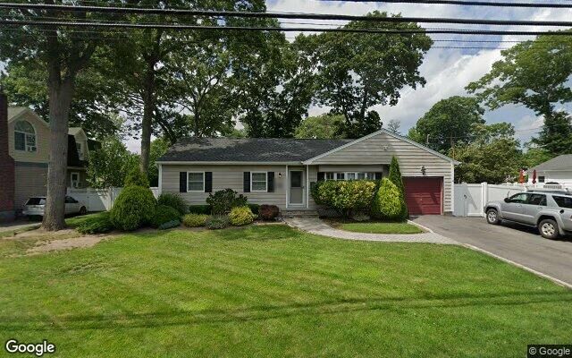 35 Adams St W, East Islip, NY 11730