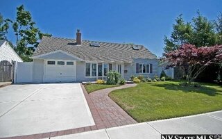35 Berkshire Rd, Bethpage, NY 11714