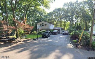 35 Cherokee Trl, Ridge, NY 11961