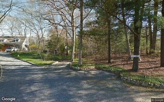 35 E Bartlett Rd, Middle Island, NY 11953