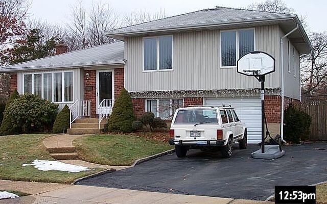 35 Eagle Ln, Farmingdale, NY 11735
