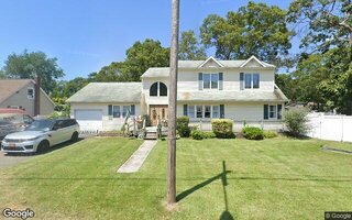35 Lillian Pl, Patchogue, NY 11772