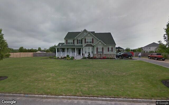 35 Maidstone Ln, Wading River, NY 11792