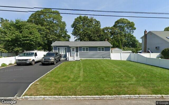 35 Malba Dr, Shirley, NY 11967