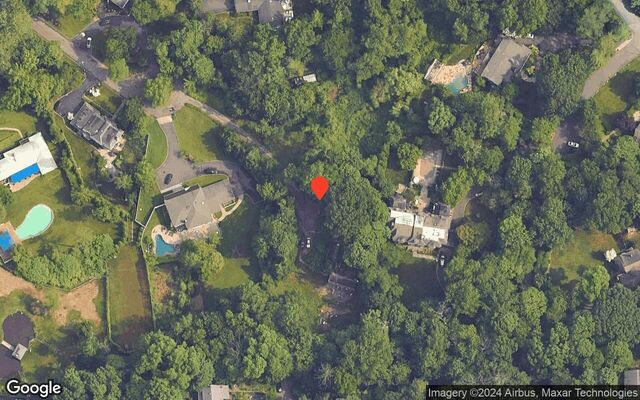 35 Montrose Ct, Roslyn, NY 11576