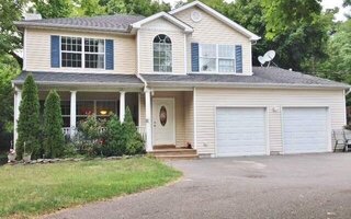 35 Sheep Pasture Rd, Port Jefferson, NY 11777