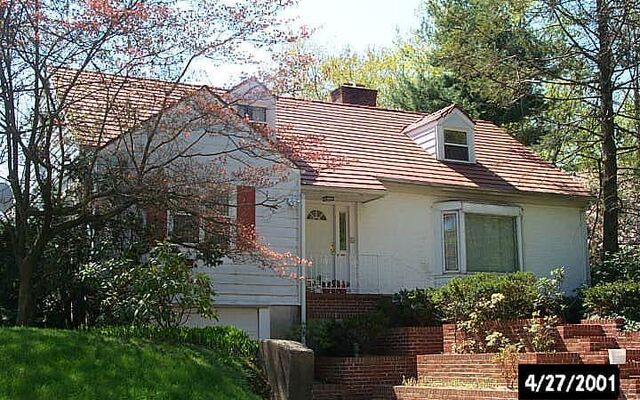 35 W Terrace Rd, Great Neck, NY 11021
