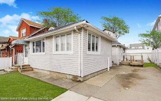 35 Wavecrest St, Staten Island, NY 10306