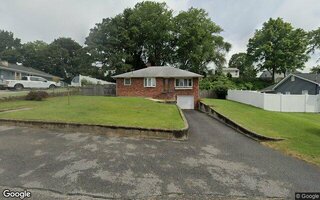 35 Wyandotte St, Selden, NY 11784