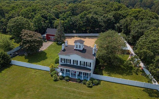 350 S Country Rd, East Patchogue, NY 11772