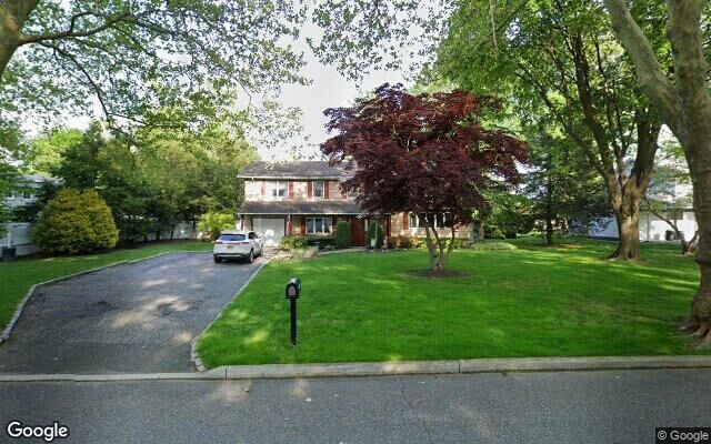 36 Delmar Ln, Commack, NY 11725