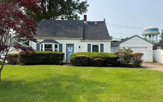 36 Hollyhock Rd, Levittown, NY 11756