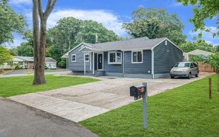 36 Ozark St, Ronkonkoma, NY 11779