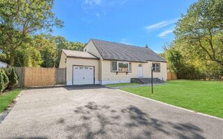 36 Peeker Ave, Mastic Beach, NY 11951