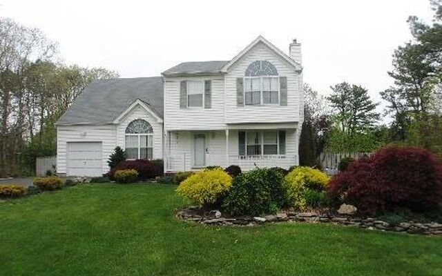 36 Stony Hollow Ln, Ridge, NY 11961
