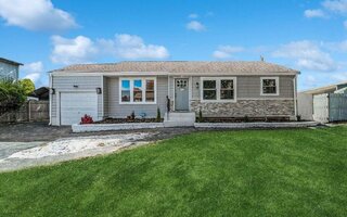 36 Thrush Dr, Brentwood, NY 11717
