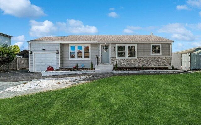 36 Thrush Dr, Brentwood, NY 11717 (Yard)