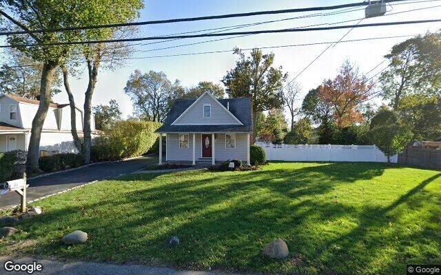 36 W 19th St, Huntington Station, NY 11746