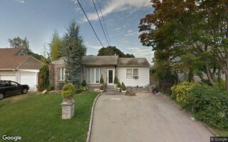 361 Catskill Ave, Lindenhurst, NY 11757