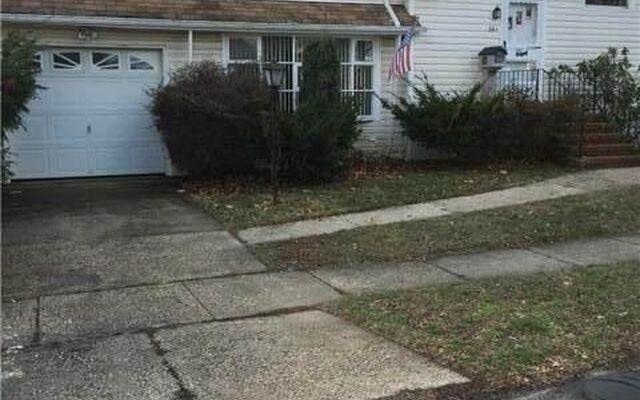361 S 1st St, Lindenhurst, NY 11757