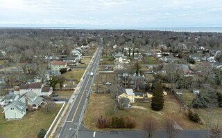 362 Middle Rd, Bayport, NY 11705