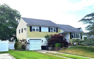 3621 Regent Ln, Wantagh, NY 11793