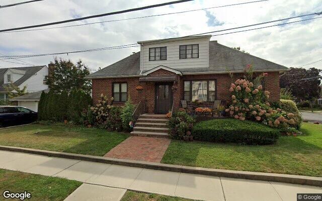 363 Jackson Ave, Mineola, NY 11501