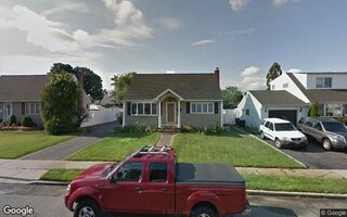 368 N Iowa Ave, Massapequa, NY 11758