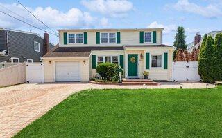 3680 Stokes Ave, Bethpage, NY 11714