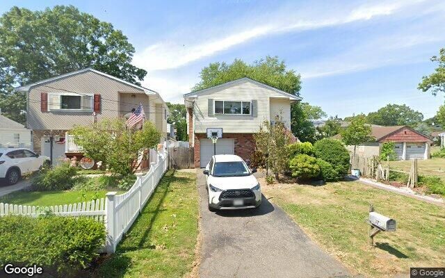 37 1st St, Ronkonkoma, NY 11779