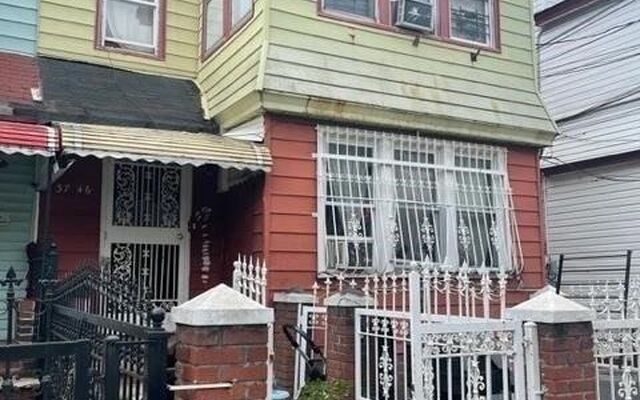 37-46 101st St, Corona, NY 11368