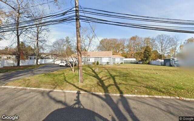 37 Burrs Ln, Dix Hills, NY 11746