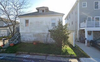 37 Deal Rd, Island Park, NY 11558