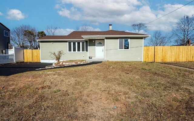 37 Gray St, Brentwood, NY 11717 (Yard)