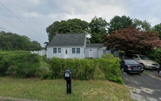 37 Lisa Ct, Holbrook, NY 11741