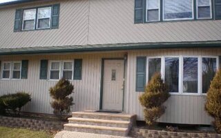 37 Main Ave, Wheatley Heights, NY 11798
