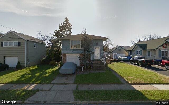 37 Martha St, Freeport, NY 11520