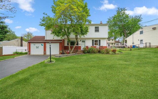 37 Quebec Dr, Huntington Station, NY 11746 (Yard)