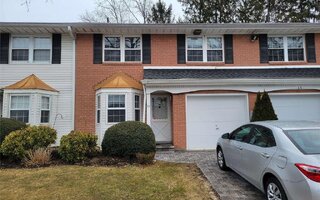 37 Santa Barbara Dr #37, Plainview, NY 11803