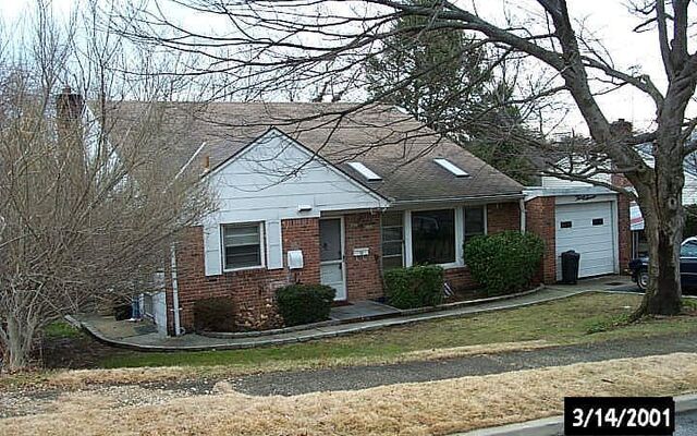 37 Sideview Dr, Oyster Bay, NY 11771