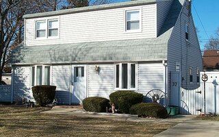 37 Sugar Maple Rd, Levittown, NY 11756