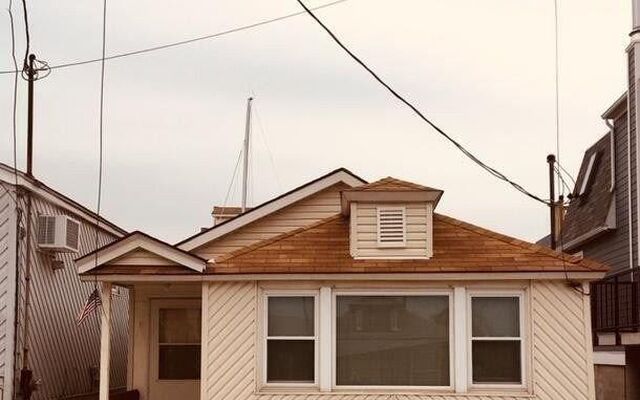 37 W 11th Rd, Broad Channel, NY 11693