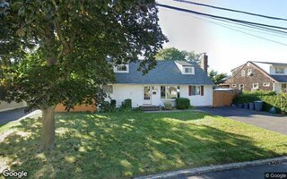 372 2nd Ave, Bayport, NY 11705