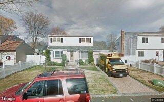 372 36th St, Lindenhurst, NY 11757