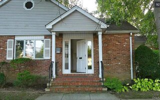 376 1st St, Mineola, NY 11501