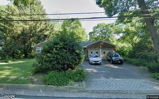 377 Littleworth Ln, Sea Cliff, NY 11579