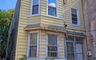 38-15 97th St, Corona, NY 11368
